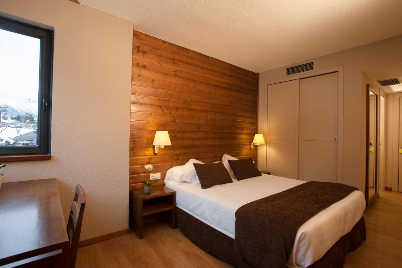 Tuc Blanc Hotel Baqueira Beret Ngoại thất bức ảnh