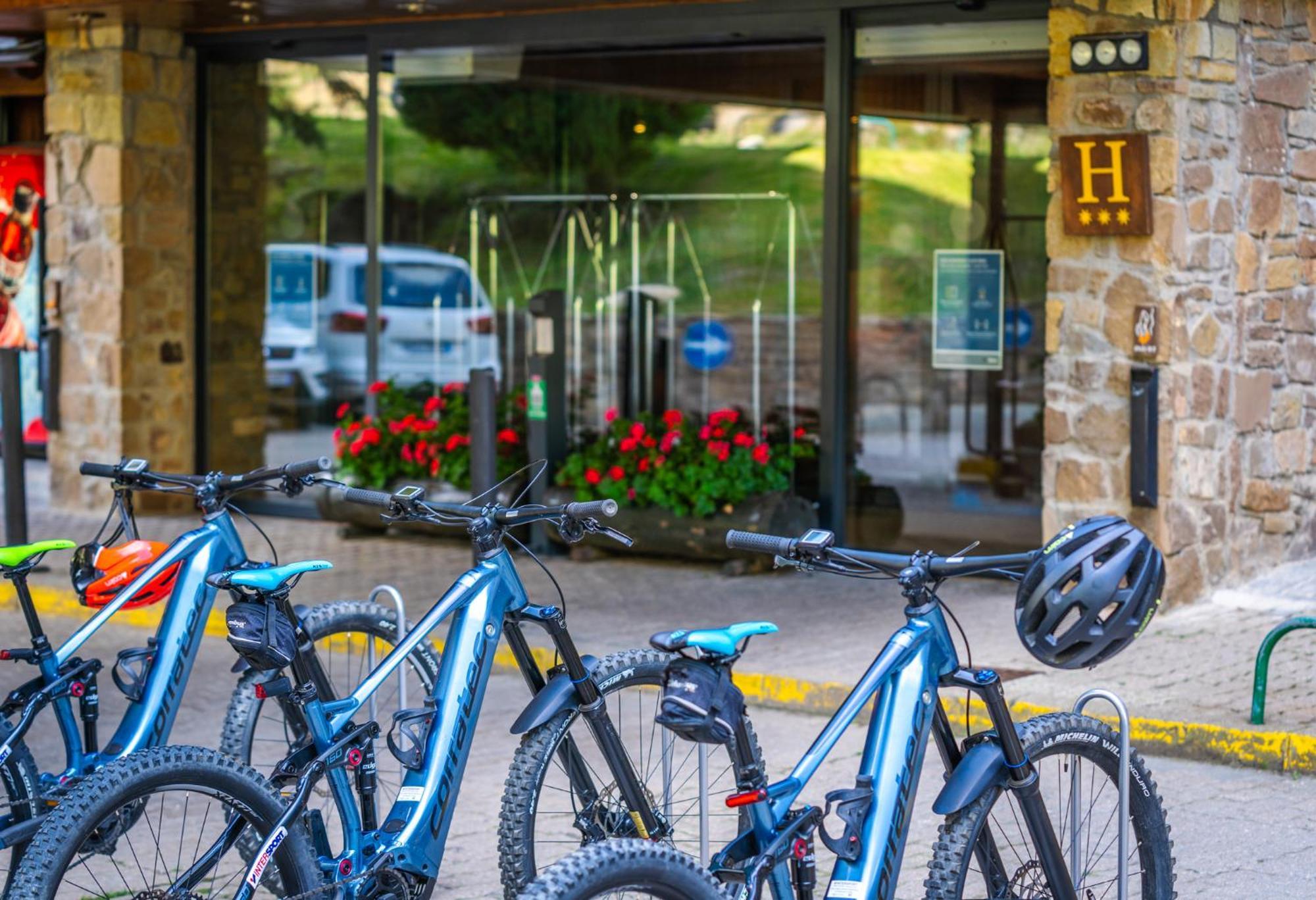 Tuc Blanc Hotel Baqueira Beret Ngoại thất bức ảnh